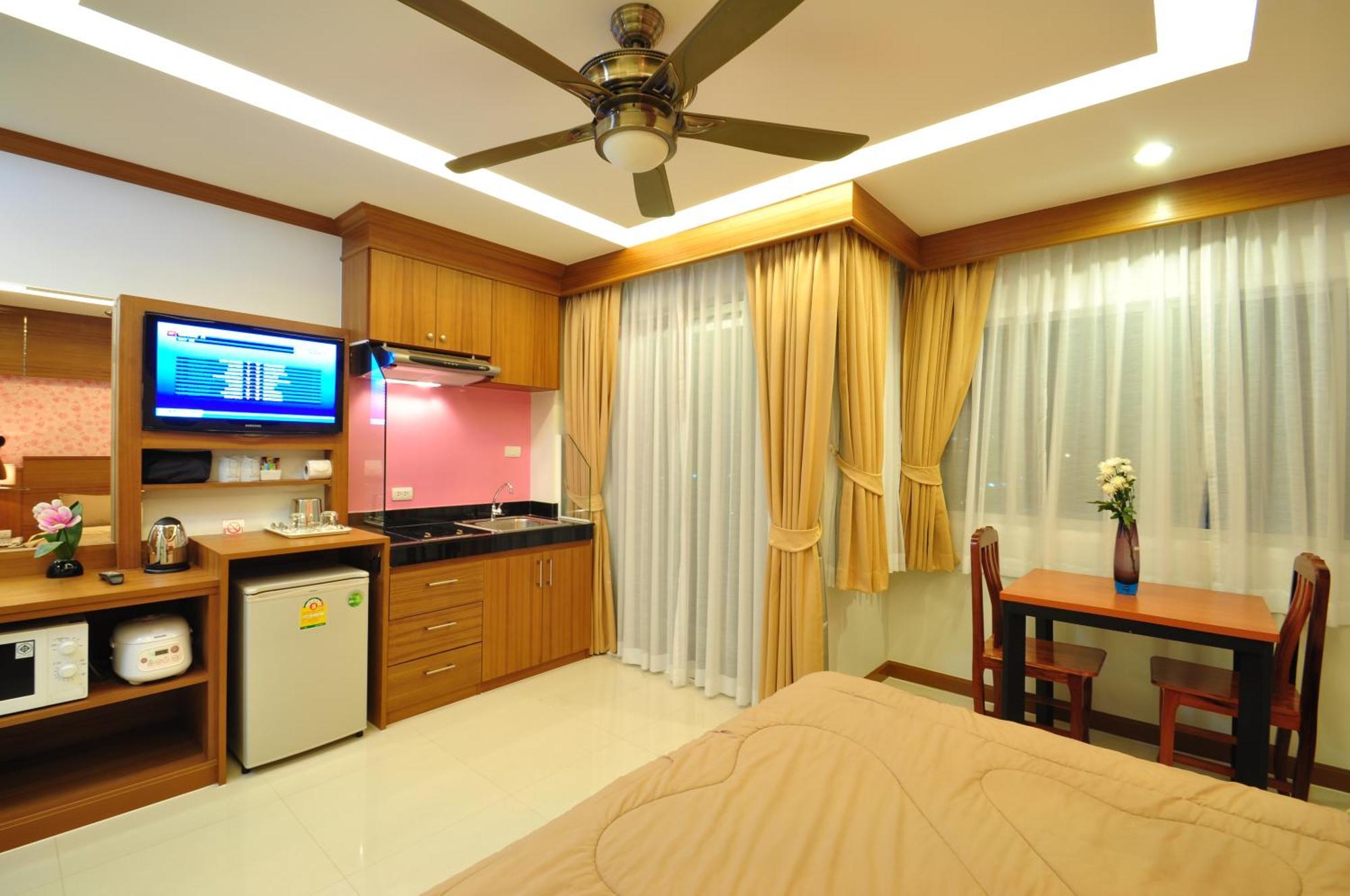 Green Harbor Hotel & Service Apartment Patong Екстериор снимка