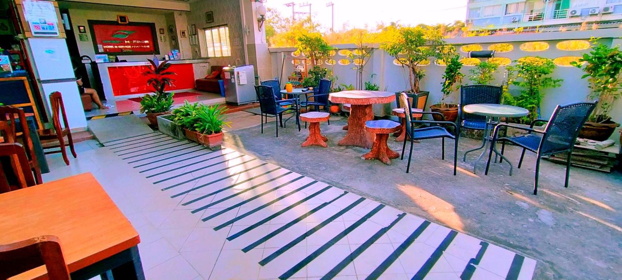 Green Harbor Hotel & Service Apartment Patong Екстериор снимка